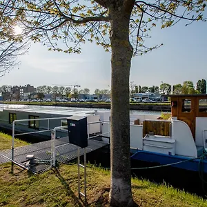 https://houseboat-jana-with-sauna-and-terrace.bruges-hotels.info